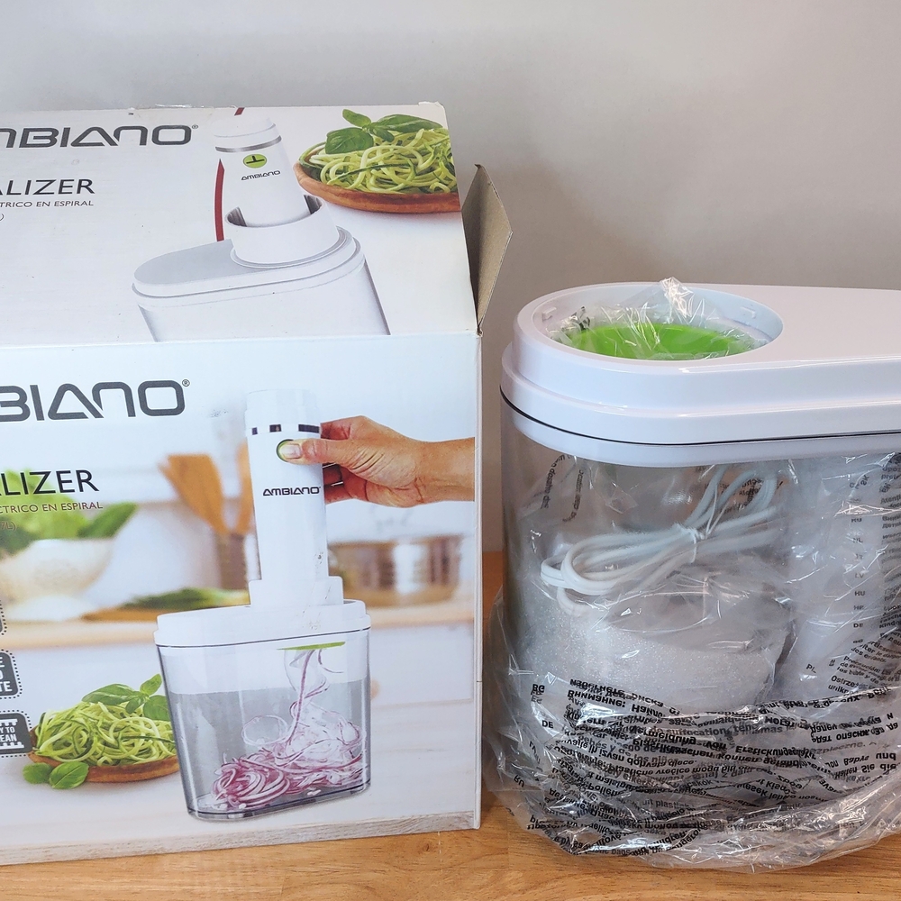 White and Green Electric Spiralizer